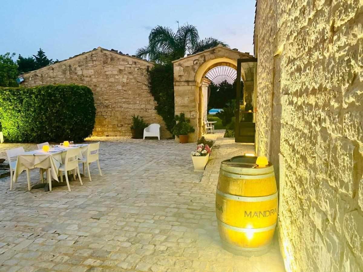 Torre Dantona Country Suites Pozzallo Ngoại thất bức ảnh